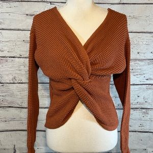 MOON & MADISON Sweater Twist Front Open Weave Rust-Small